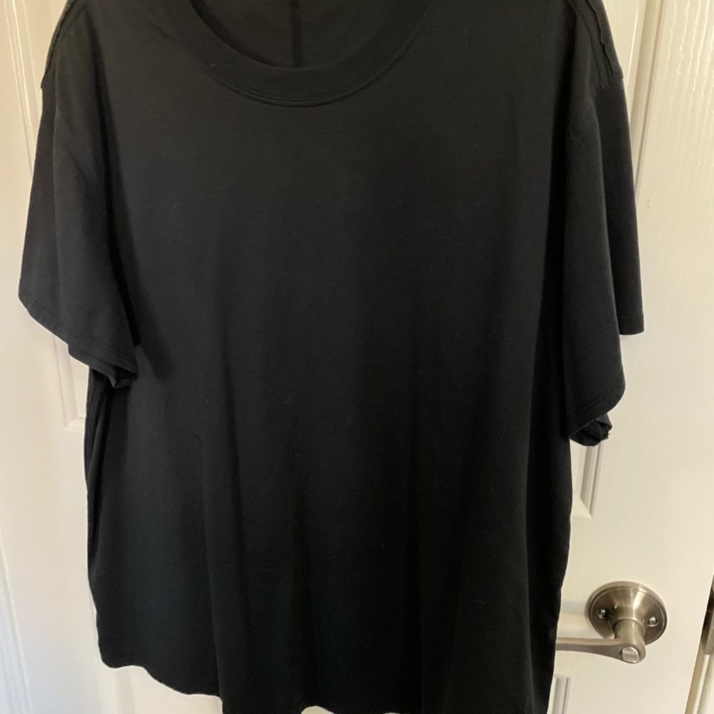 Lululemon women’s 2xl black tee